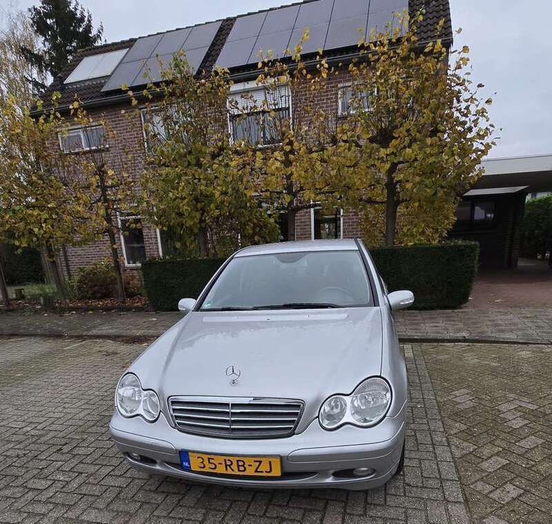 Zilver Gebruikt 2005 Mercedes C180 | € 5.499 (Eerlijke prijs) - Afbeelding 1/4