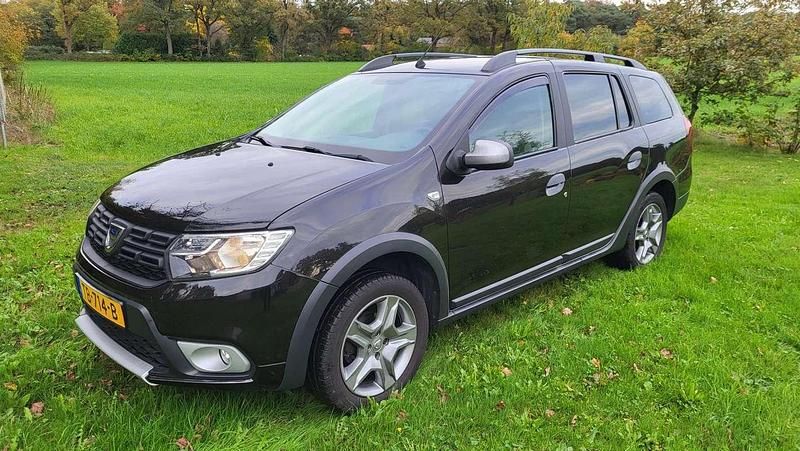 Zwart Gebruikt 2018 Dacia Logan MCV Stepway MPV | € 9.250 (Eerlijke prijs) - Afbeelding 1/4