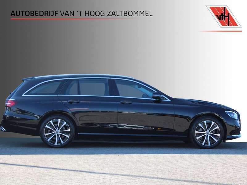 Zwart Gebruikt 2022 Mercedes E300 Avantgarde Stationwagen | € 39.900 (Super prijs) - Afbeelding 1/4