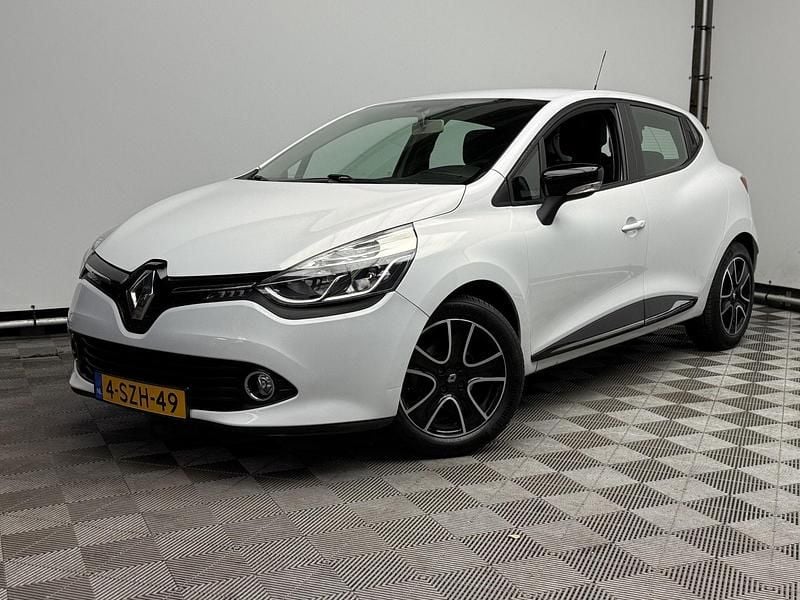 Wit Gebruikt 2013 Renault Clio IV Expression Hatchback | € 5.975 (Eerlijke prijs) - Afbeelding 1/4