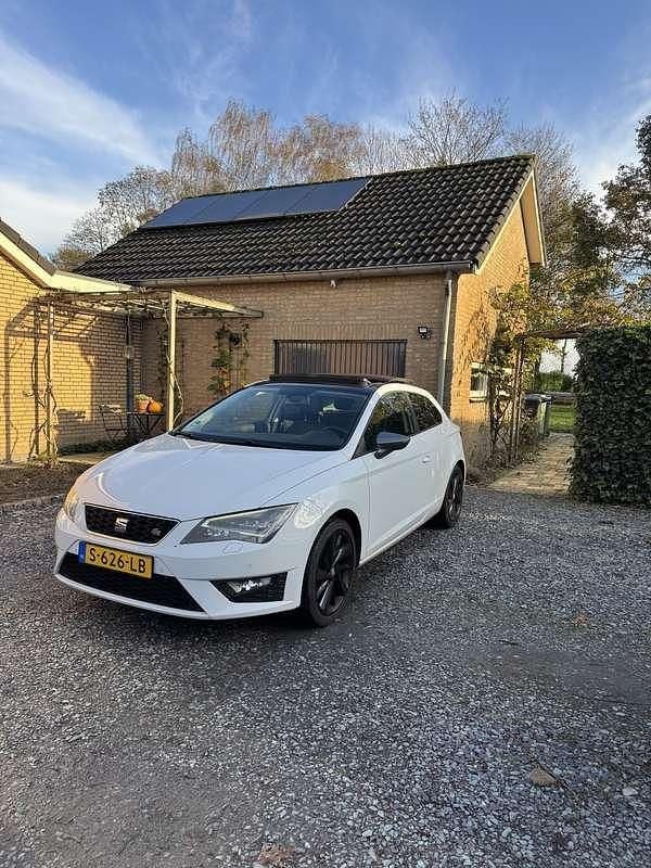 Wit Gebruikt 2013 Seat Leon SC FR Hatchback | € 10.000 - Afbeelding 1/4