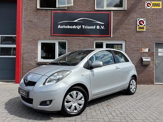 Grijs Gebruikt 2010 Toyota Yaris Hatchback | € 6.695 (Eerlijke prijs) - Afbeelding 1/4