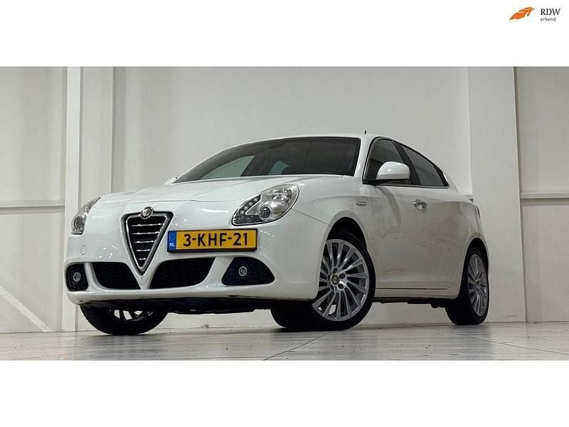 Occasion Alfa Romeo Giulietta Distinctive 116 PK (85 kW) 2012 Wit (metallic) Hatchback