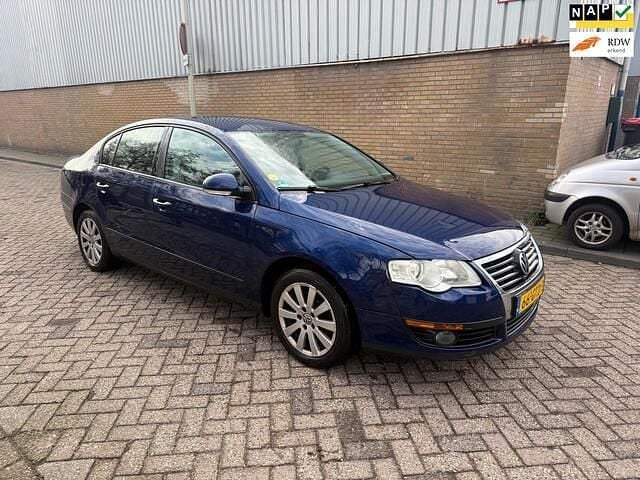 Blauw Occasion 2008 VW Passat Sedan | € 1.499 (Goede deal) - Afbeelding 1/4