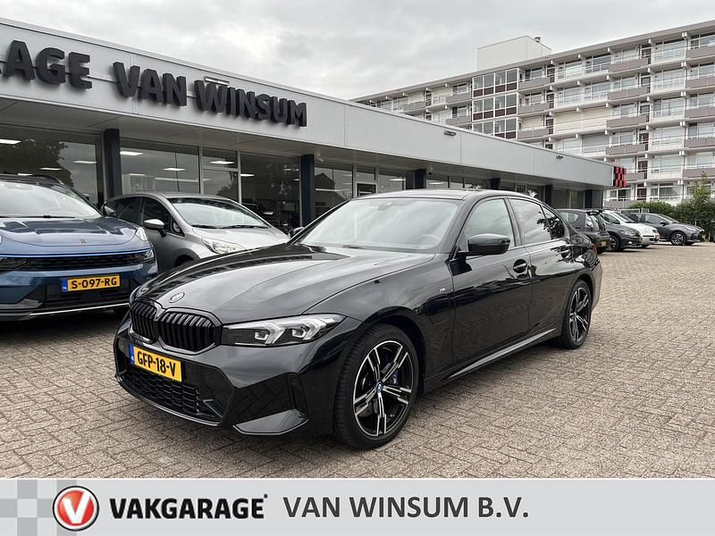 Zwart Gebruikt 2024 BMW 320 M Sport Sedan | € 44.250 (Iets duurder) - Afbeelding 1/4