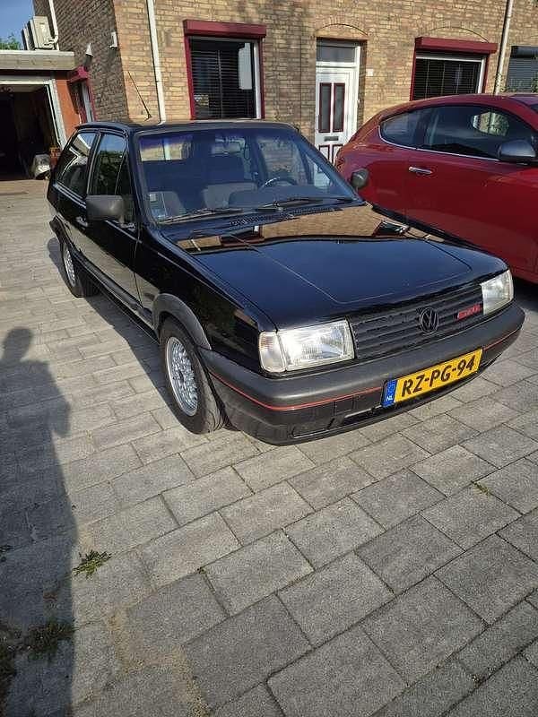 Zwart Occasion 1991 VW Polo Hatchback | € 6.250 - Afbeelding 1/4