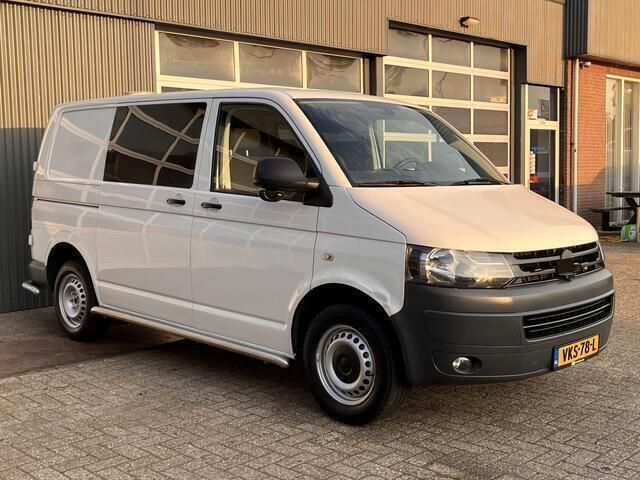 Wit Gebruikt 2013 VW T5 Van | € 7.950 - Afbeelding 1/4