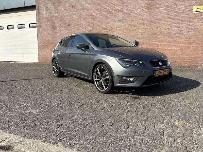 Grijs Gebruikt 2014 Seat Leon FR Stationwagen | € 8.495 (Eerlijke prijs) - Afbeelding 1/4