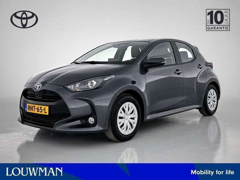 Grijs Gebruikt 2024 Toyota Yaris Hybrid Active Hatchback | € 22.945 (Eerlijke prijs) - Afbeelding 1/3