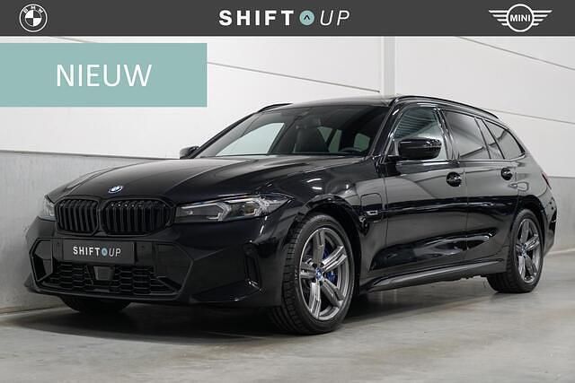 Zwart Gebruikt 2022 BMW 330 M Sport Stationwagen | € 43.940 - Afbeelding 1/3