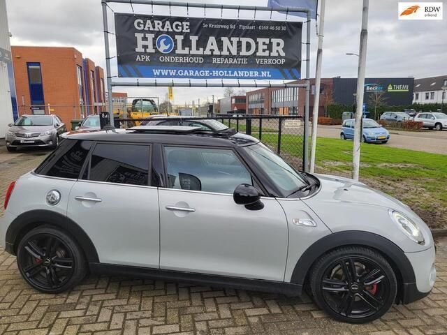 Wit, metallic lak Gebruikt 2017 Mini Cooper S Business Hatchback | € 19.750 (Eerlijke prijs) - Afbeelding 1/4