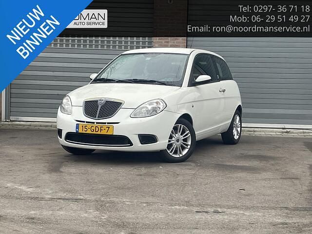 Wit Occasion 2008 Lancia Ypsilon Hatchback | € 1.250 (Goede deal) - Afbeelding 1/4
