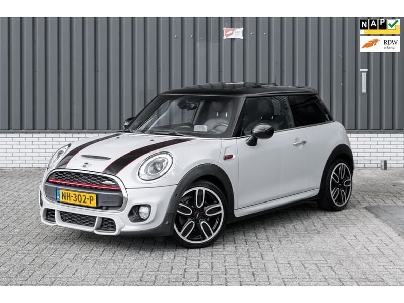 Zilver Gebruikt 2017 Mini Cooper S Business Hatchback | € 16.950 (Iets duurder) - Afbeelding 1/4
