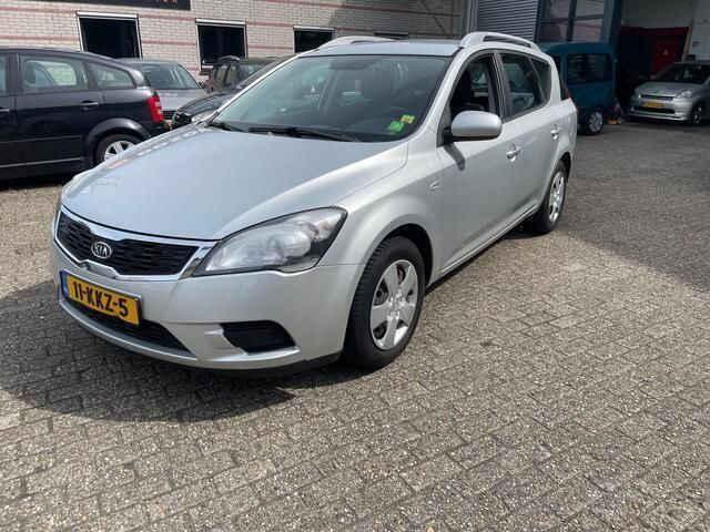 Grijs Gebruikt 2010 Kia Ceed Hatchback | € 2.995 (Eerlijke prijs) - Afbeelding 1/4
