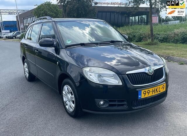 Zwart Gebruikt 2009 Skoda Fabia Ambiente Stationwagen | € 4.450 (Iets duurder) - Afbeelding 1/4