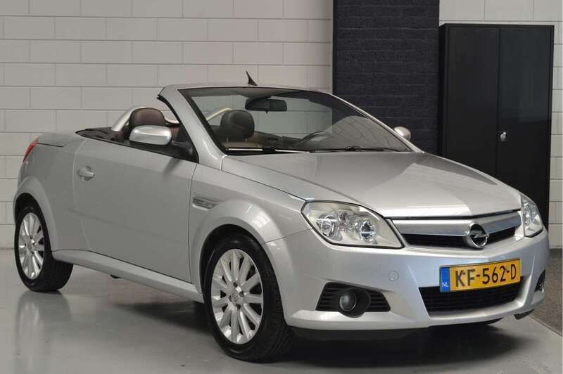 Grijs Gebruikt 2005 Opel Tigra Cosmo Cabriolet | € 3.950 (Duur) - Afbeelding 1/4