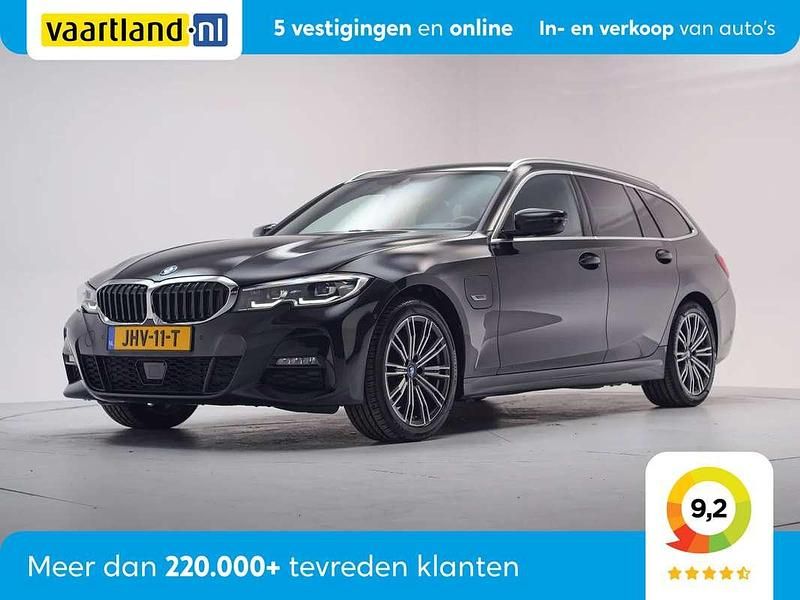 Zwart Gebruikt 2022 BMW 320e Executive Stationwagen | € 26.845 (Goede deal) - Afbeelding 1/4