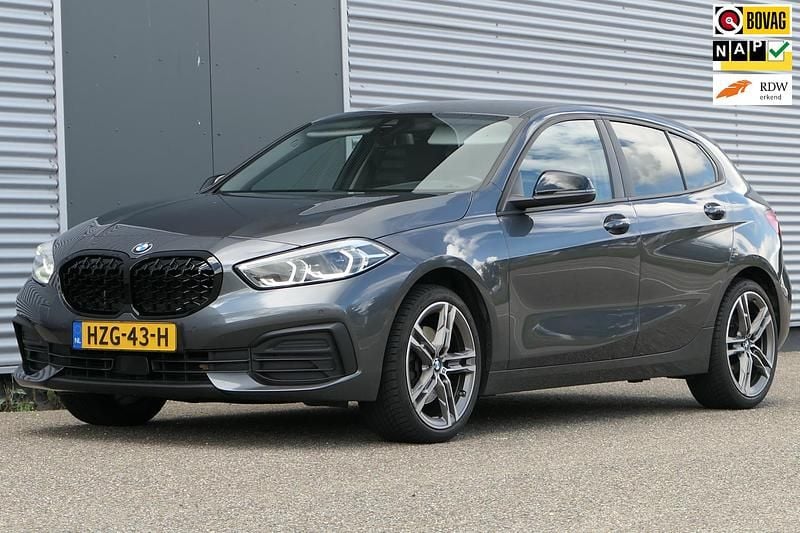 Grijs Gebruikt 2021 BMW 118 Shadowline Hatchback | € 19.940 (Goede deal) - Afbeelding 1/4