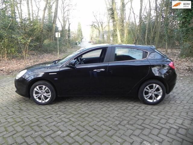 Zwart Gebruikt 2014 Alfa Romeo Giulietta Distinctive Hatchback | € 9.450 (Eerlijke prijs) - Afbeelding 1/4