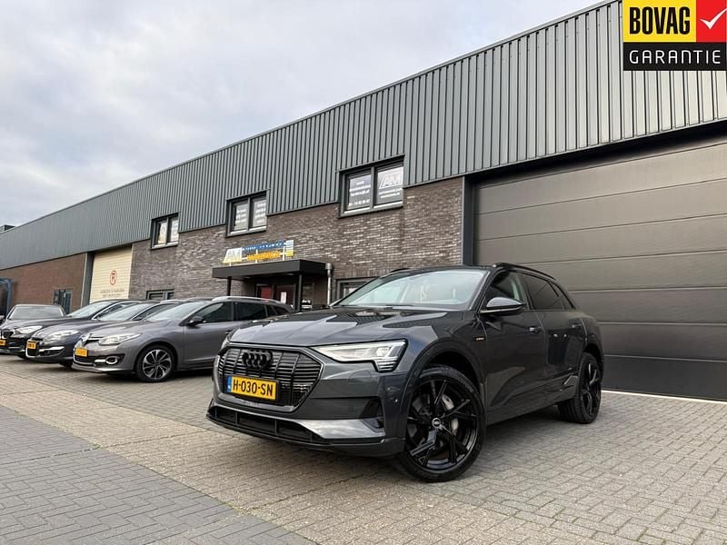 Grijs Gebruikt 2020 Audi e-tron Basis SUV | € 27.750 (Super prijs) - Afbeelding 1/4