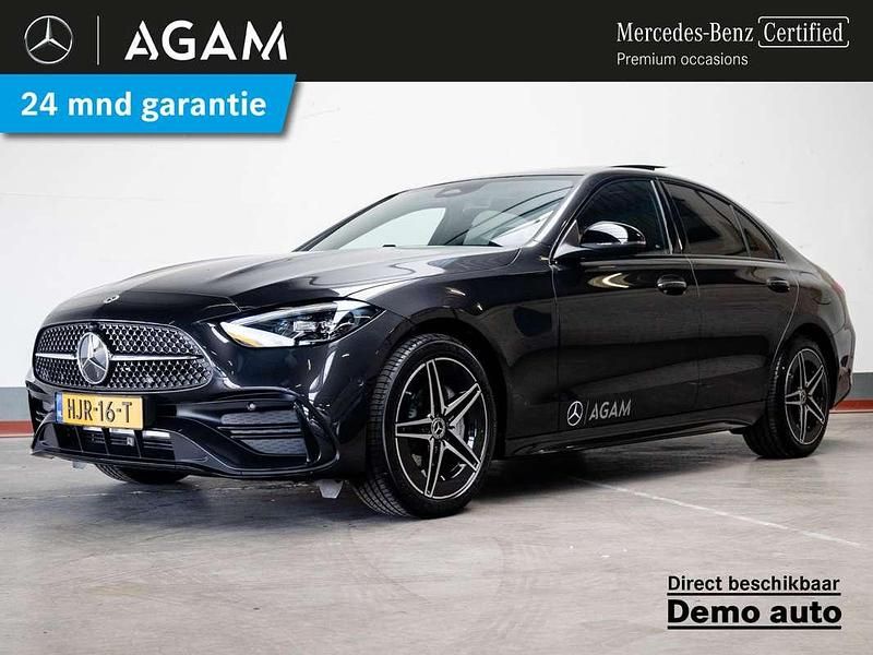 Grijs, metallic lak Gebruikt 2025 Mercedes C300e Edition Sedan | € 56.950 (Eerlijke prijs) - Afbeelding 1/4