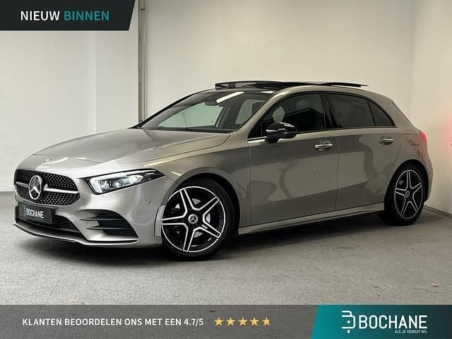 Mojave silver metallic finish (859u) (grijs metallic) Gebruikt 2021 Mercedes A180 Business Hatchback | € 27.400 (Eerlijke prijs) - Afbeelding 1/4