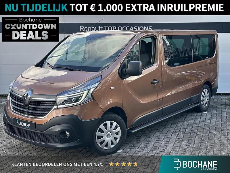 Brun cuivre (cnh) Gebruikt 2021 Renault Trafic Zen MPV | € 33.400 - Afbeelding 1/4