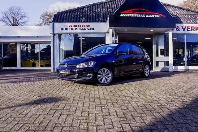 Zwart Gebruikt 2017 VW Golf VII Comfortline Hatchback | € 12.499 (Eerlijke prijs) - Afbeelding 1/4