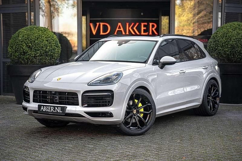 Grijs Occasion 2023 Porsche Cayenne Platinum Edition SUV | € 97.650 (Eerlijke prijs) - Afbeelding 1/4