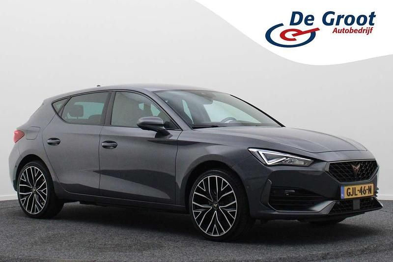 Grijs, metallic lak Gebruikt 2022 Cupra Leon VZ Hatchback | € 25.950 (Eerlijke prijs) - Afbeelding 1/4