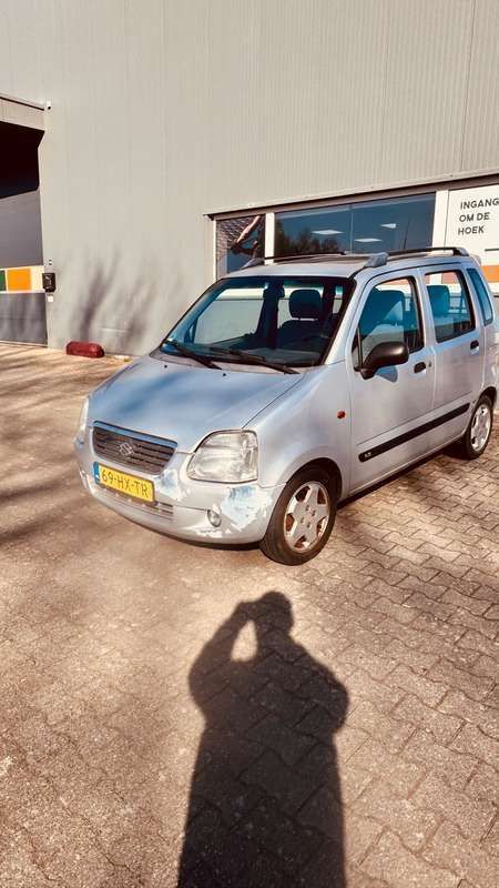Grijs Gebruikt 2002 Suzuki Wagon R+ Stationwagen | € 1.100 (Eerlijke prijs) - Afbeelding 1/4