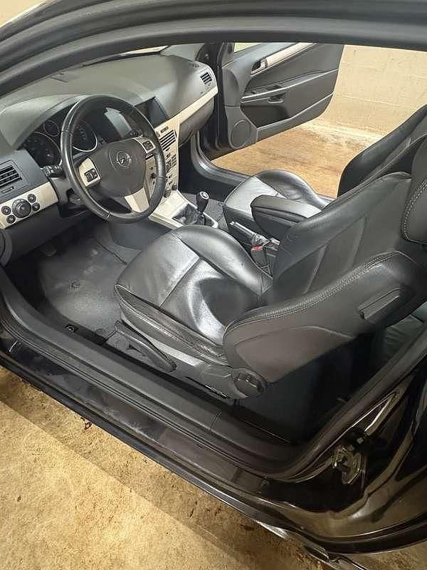 Occasion Opel Astra GTC 140 PK (102 kW) 2009 Zwart Coupé