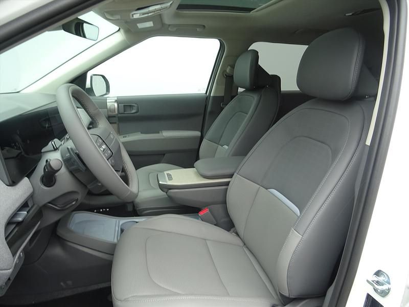 Snow white pearl (wit parelmoer) Nieuw 2025 Kia EV3 Advance SUV | € 36.990 (Super prijs) - Afbeelding 1/3