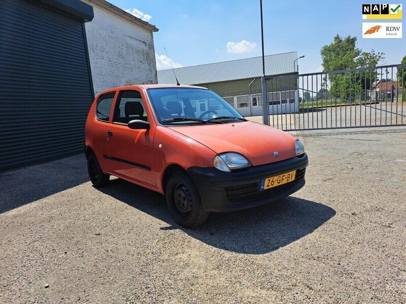 Rood Gebruikt 2000 Fiat Seicento Young Hatchback | € 1.195 (Iets duurder) - Afbeelding 1/4