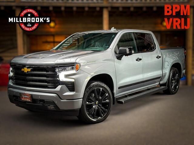 Bruin Nieuw 2024 Chevrolet Silverado Van | € 74.950 - Afbeelding 1/4