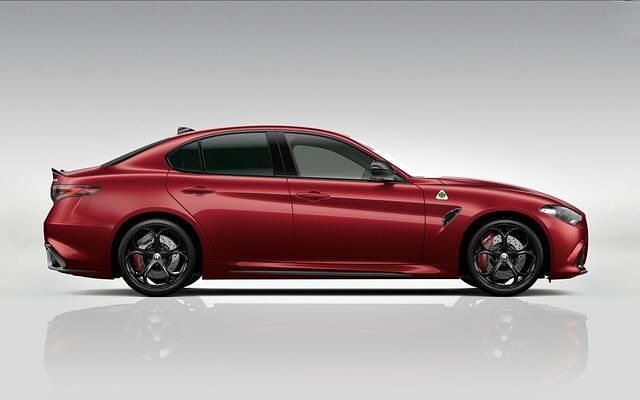 Nieuw Alfa Romeo Giulia Quadrifoglio 520 PK (382 kW) 2025 Rood (metallic) Sedan