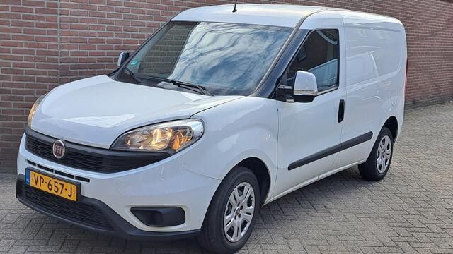 Wit Gebruikt 2015 Fiat Doblò MPV | € 3.950 - Afbeelding 1/4