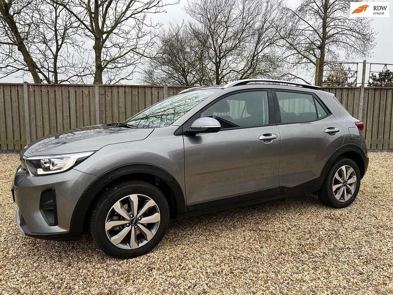 Grijs (metallic) Occasion 2024 Kia Stonic SUV | € 20.900 (Goede deal) - Afbeelding 1/4