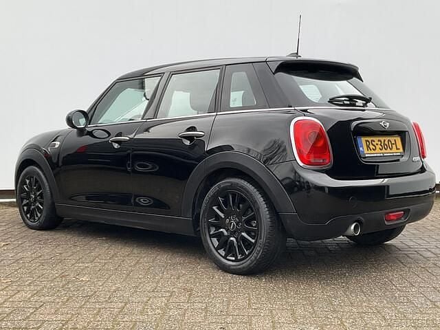 Occasion Mini Cooper Business 136 PK (100 kW) 2018 Zwart (metallic) Hatchback