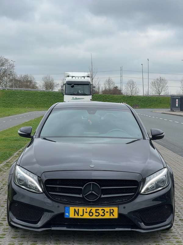 Gebruikt 2017 Mercedes C180 AMG line Sedan | € 22.000 (Eerlijke prijs) - Afbeelding 1/4