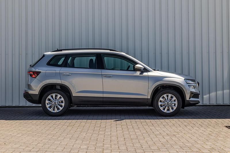 Nieuw Skoda Karoq Selection 116 PK (85 kW) 2025 Zilver, metallic lak SUV