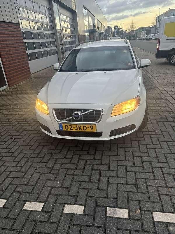 Occasion 2009 Volvo V70 Stationwagen | € 1.995 (Goede deal) - Afbeelding 1/4