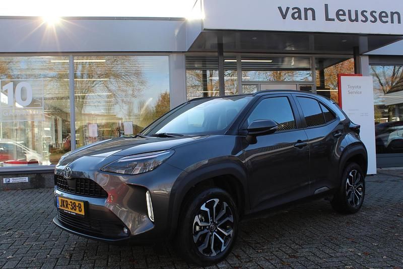 Grijs Occasion 2025 Toyota Yaris Cross Edition SUV | € 29.499 (Eerlijke prijs) - Afbeelding 1/1