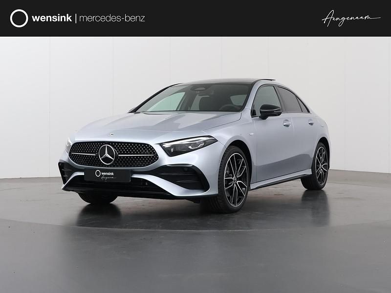Zilver Gebruikt 2025 Mercedes A250 Business Sedan | € 42.850 (Duur) - Afbeelding 1/4