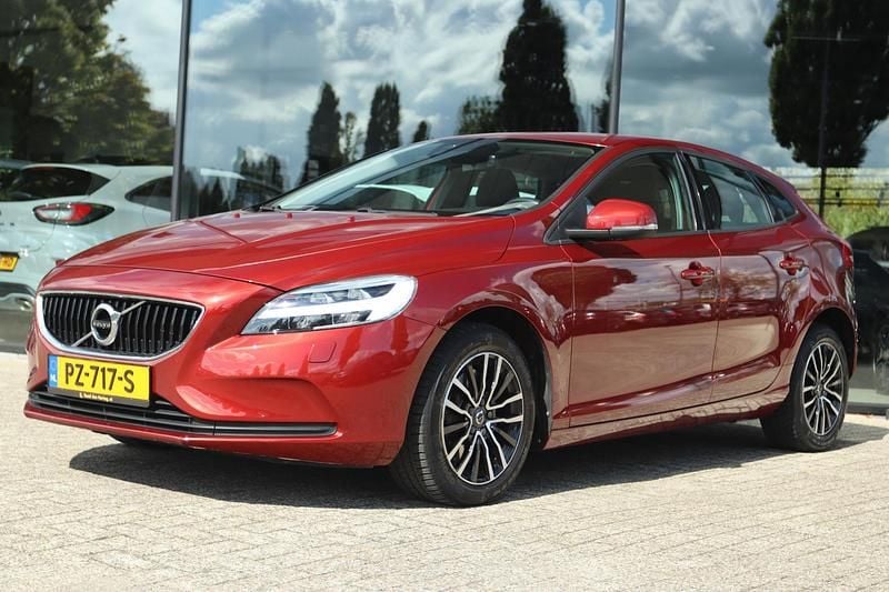 Occasion Volvo V40 123 PK (90 kW) 2017 Rood Stationwagen