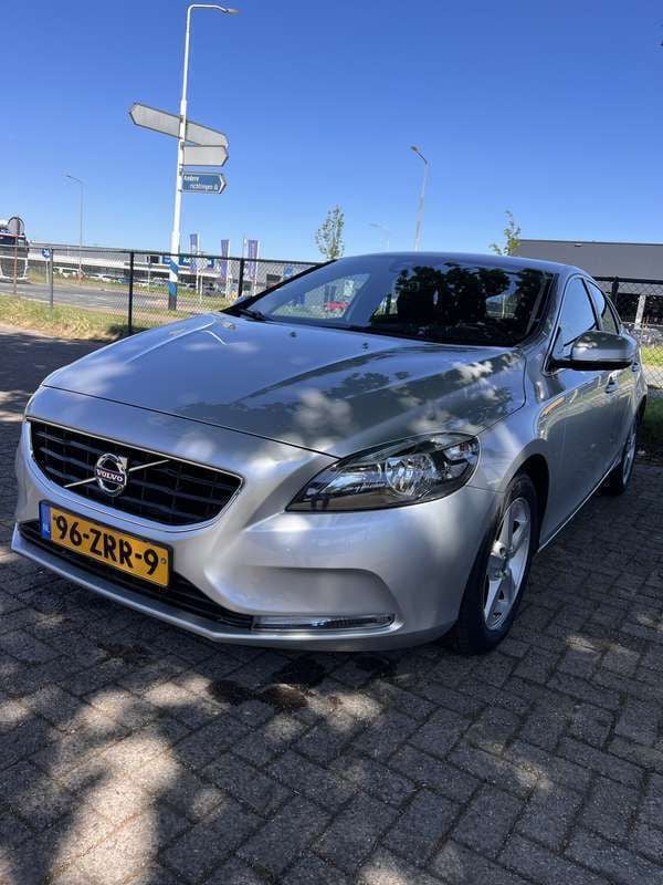 Grijs Gebruikt 2013 Volvo V40 Momentum Stationwagen | € 8.595 (Goede deal) - Afbeelding 1/4