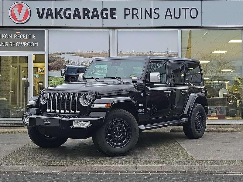 Zwart (metallic) Occasion 2023 Jeep Wrangler Unlimited Sahara SUV | € 68.400 (Eerlijke prijs) - Afbeelding 1/4