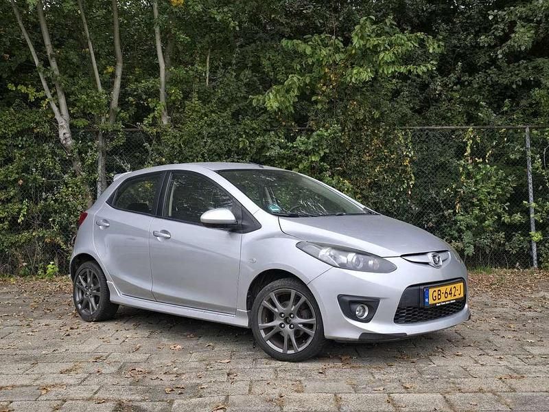 Grijs Gebruikt 2009 Mazda 2 Hatchback | € 2.850 (Eerlijke prijs) - Afbeelding 1/4