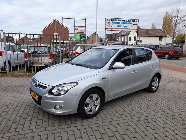 Grijs Gebruikt 2010 Hyundai i30 Dynamiq Hatchback | € 2.750 (Goede deal) - Afbeelding 1/4