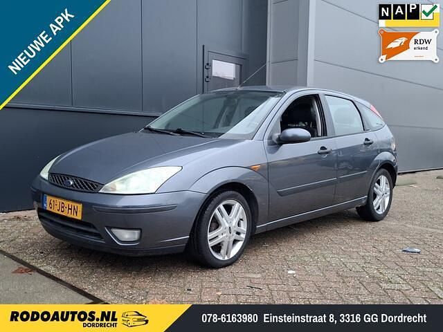 Grijs Gebruikt 2002 Ford Focus Trend Hatchback | € 1.995 (Eerlijke prijs) - Afbeelding 1/4